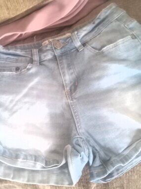 Indigo Rein Light Wash Denim Shorts - Stretch - Junior's Size 5 / 26
